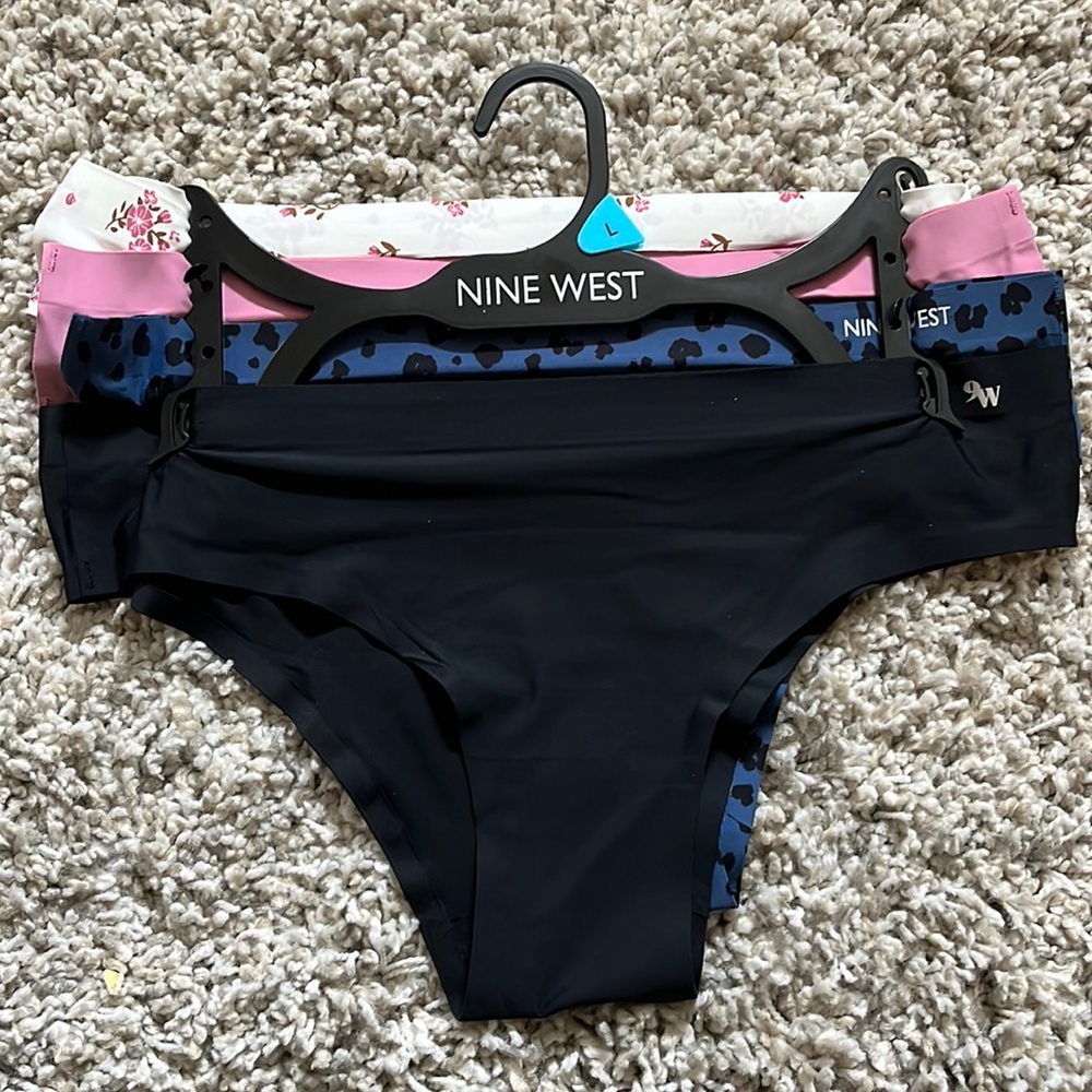 4 Panty set, by Nine West.